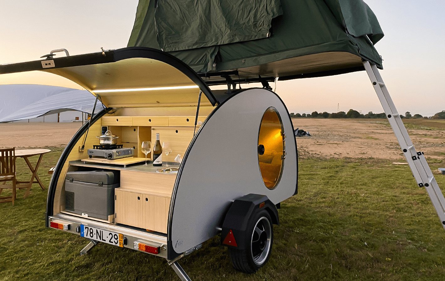 Cocoon, ein extrem leichter Mini-Camper, kann von jedem Fahrzeug gezogen  werden